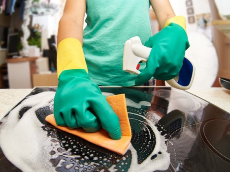 A carpets cleaner in London preparing equipment for a residential appointment