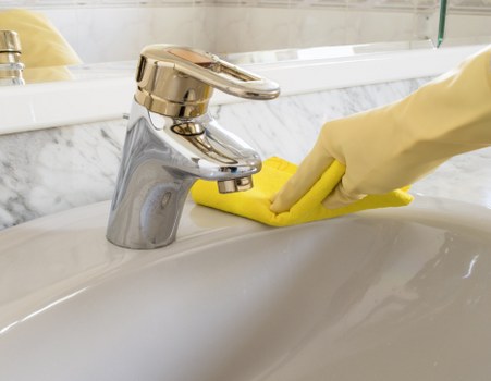Detailed kitchen and bathroom deep cleaning in London
